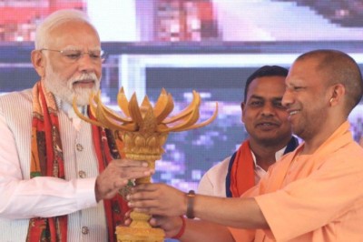 पीएम मोदी ने वाराणसी में कहा- काशी आना कर रहे आसान I