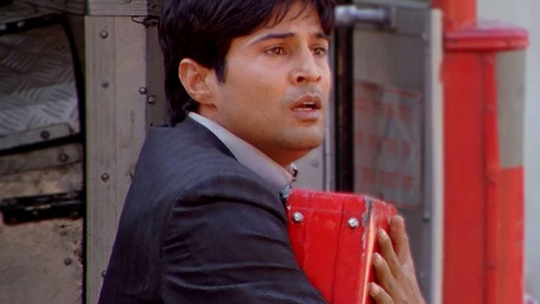 एक रहस्यमयी फोन कॉल और पलट गई डॉक्टर की पूरी दुनिया, IMDb पर 7.6 रेटिंग वाली राजीव खंडेलवाल की 'आमिर' है सस्पेंस का तूफान
