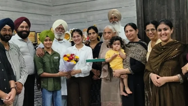 उत्तराखंड पीसीएस टॉपर जसमीत कौर: नौकरी के साथ पढ़ाई कर रचा इतिहास, बताया सफलता का मंत्र