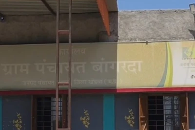 गांव की प्यास बुझाने निकले दो किसान, फसल छोड़ी पर 5 हजार लोगों को दे रहे पानी