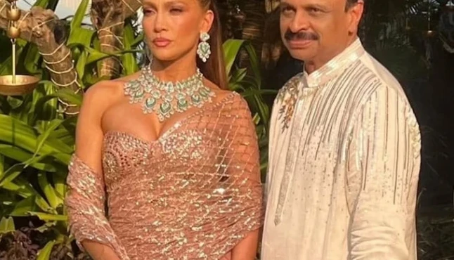 साड़ी में जलवा बिखेरतीं जेनिफर लोपेज, इंटरनेशनल सिंगर का देसी अंदाज देख फिदा हुए फैंस