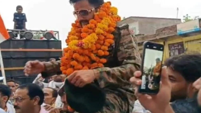 20 साल देश की सेवा के बाद घर लौटा फौजी, स्वागत में उमड़ा पूरा कस्बा, तिरंगा रैली से हुआ शानदार सम्मान