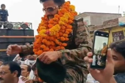 20 साल देश की सेवा के बाद घर लौटा फौजी, स्वागत में उमड़ा पूरा कस्बा, तिरंगा रैली से हुआ शानदार सम्मान