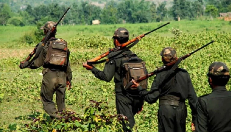 नौ साल नक्सलियों के साये में बीते, परिवार से रहे दूर... अब खाकी वर्दी में गढ़ रहे नई पहचान