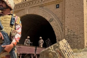 क्वेटा ट्रेन धमाके के बाद बलूचिस्तान में पाकिस्तानी सेना की बड़ी कार्रवाई, 17 लोगों को मार गिराने का दावा