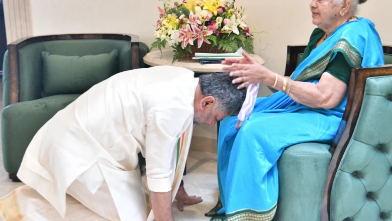शपथ से पहले छलका भावुक रिश्ता, सीएम पद की शपथ लेने से ठीक पहले मां के पैर छूते नजर आए डीके शिवकुमार