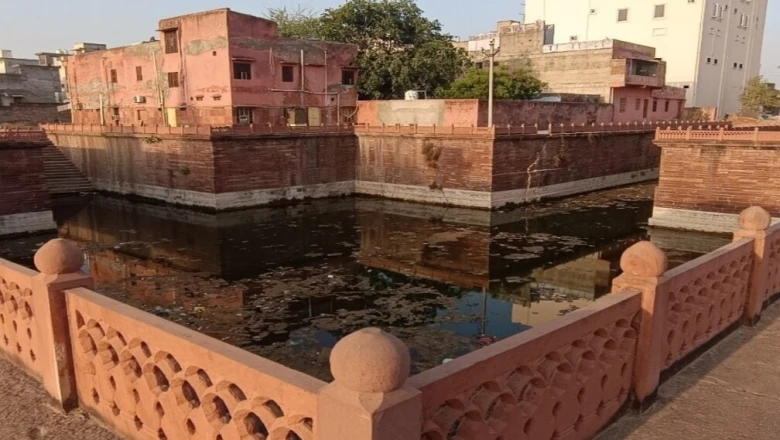 हर दिशा से उतरती सीढ़ियां और जल बचाने की अनोखी तकनीक: यही है चोपड़ा बावड़ी का असली रहस्य