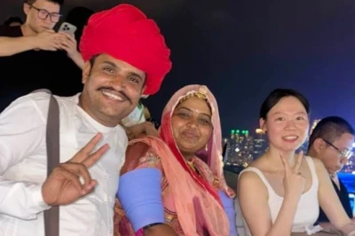 हांगकांग में बिखरा राजस्थान का रंग, साफा बांधे देवासी दंपति बने पर्यटकों के आकर्षण का केंद्र