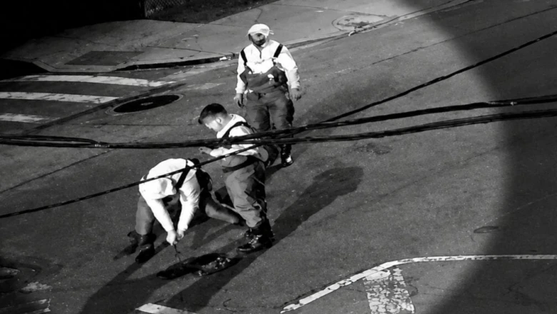 आधी रात गटर से बाहर निकलते रहस्यमयी लोग, CCTV में कैद हुए न्यूयॉर्क के 'मैनहोल क्रीपर्स'