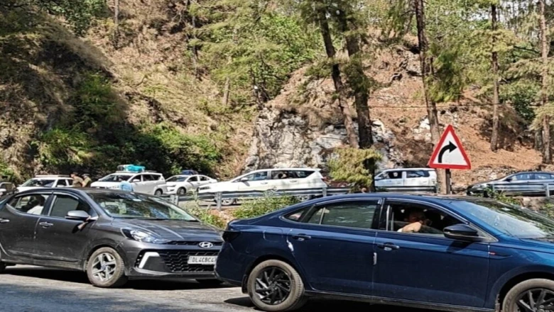 नैनीताल में जाम का कहर: 'रिक्शे से 3 KM का सफर तय करने में पूरा एक घंटा', परेशान लोगों ने सुनाई आपबीती