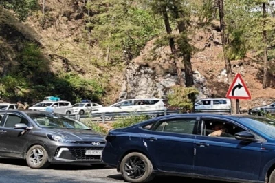 नैनीताल में जाम का कहर: 'रिक्शे से 3 KM का सफर तय करने में पूरा एक घंटा', परेशान लोगों ने सुनाई आपबीती