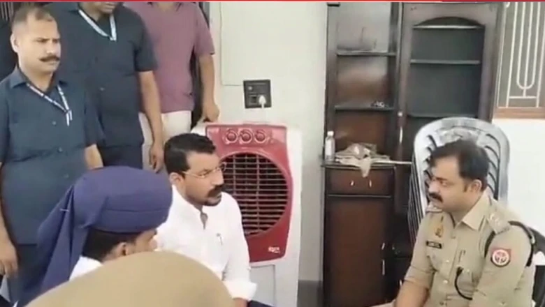 बिजनौर: सत्ता परिवर्तन यात्रा से पहले नगीना सांसद चंद्रशेखर आजाद नजरबंद, धामपुर आवास पर पुलिस का पहरा