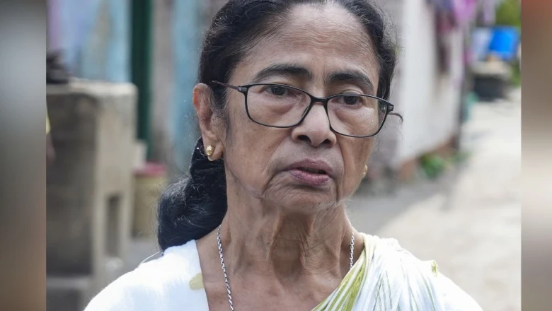 ममता बनर्जी को बड़ा झटका, करीबी नेता कृष्णा चक्रवर्ती ने मेयर पद से दिया इस्तीफा