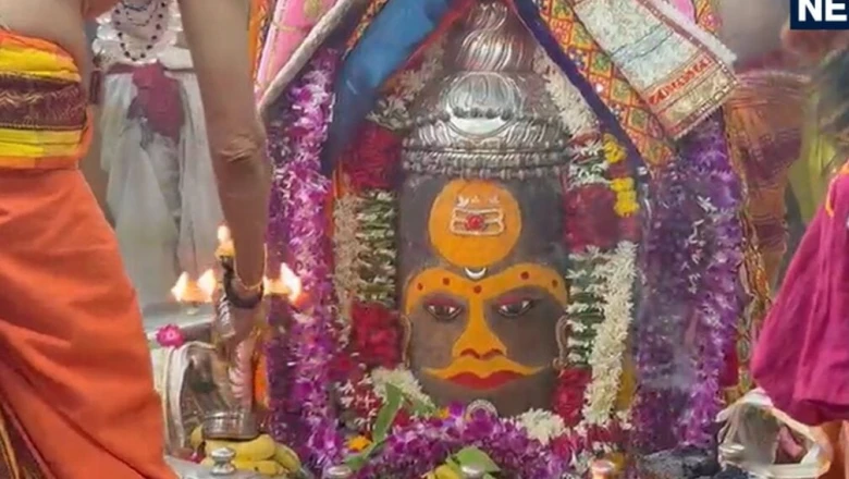 महाकाल की भस्म आरती से हुआ दिन का शुभारंभ, देखिए दिव्य श्रृंगार का अलौकिक दृश्य