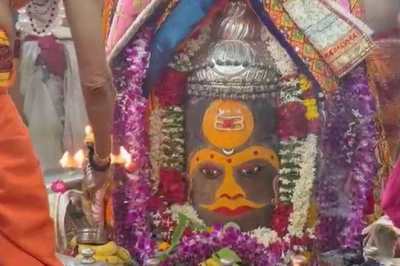 महाकाल की भस्म आरती से हुआ दिन का शुभारंभ, देखिए दिव्य श्रृंगार का अलौकिक दृश्य