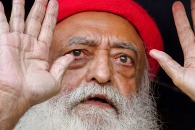 यौन उत्पीड़न केस में उम्रकैद भुगत रहे आसाराम को हाईकोर्ट की बड़ी राहत, अस्पताल में इलाज की अनुमति