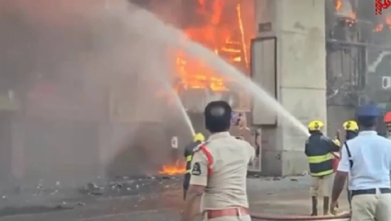 हैदराबाद के अमीरपेट में कमर्शियल कॉम्प्लेक्स में भड़की भीषण आग, मौके पर पहुंचीं दमकल गाड़ियां