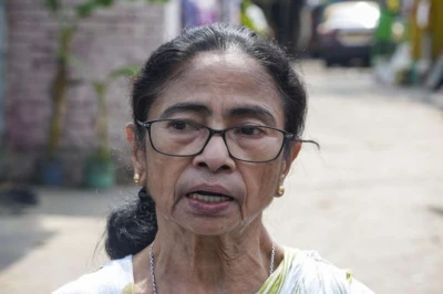 ममता बनर्जी पर एक और FIR दर्ज, अमित शाह को लेकर दिए बयान से बांग्लादेश तक गरमाई सियासत