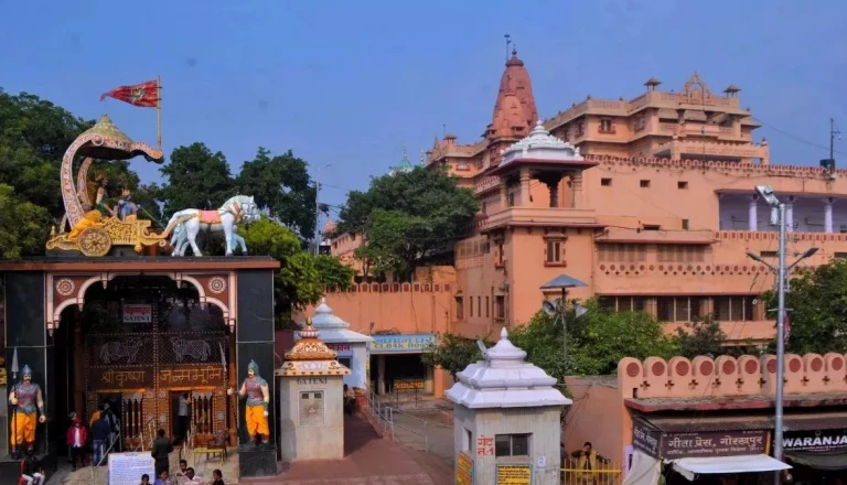 मराठा समाज को भी अब OBC जैसी शैक्षणिक रियायतें, फडणवीस सरकार का बड़ा फैसला; जानें किन योजनाओं का मिलेगा लाभ