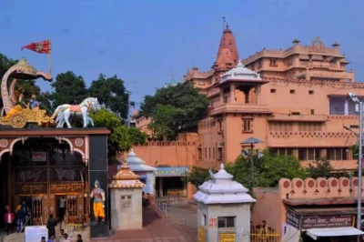 मराठा समाज को भी अब OBC जैसी शैक्षणिक रियायतें, फडणवीस सरकार का बड़ा फैसला; जानें किन योजनाओं का मिलेगा लाभ