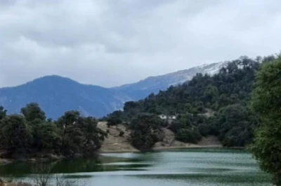 जहां झील के पानी में उतर आता है पूरा हिमालय: उत्तराखंड का देवरिया ताल ट्रैक छुट्टियों के लिए है बेहद खास