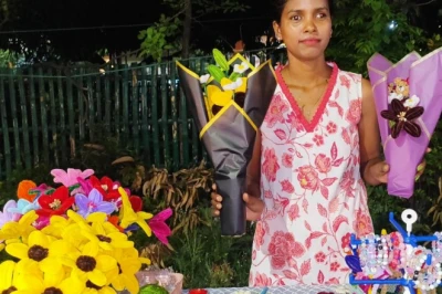 5 मिनट की कला से शानदार कमाई! बोकारो की मोनिका ने पाइप क्लीनर से रची सफलता की कहानी