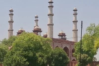 ताजमहल में आने-जाने का तय नहीं है कोई वक्त, सूरज की चाल से बदलता है समय, जानिए पूरी बात