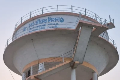 करोड़ों नहीं, लाखों बहे फिर भी कंठ सूखे: चंदौली के हिनौली में पानी की टंकी बनी महज दिखावा, घर-घर तक नहीं पहुंचा पीने का पानी