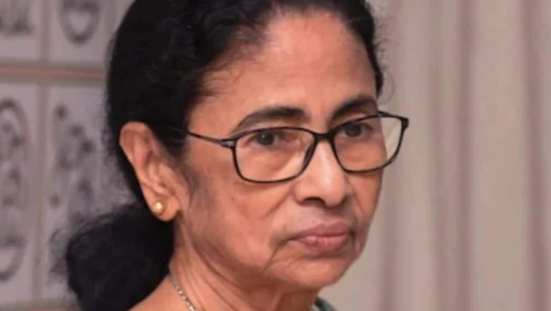 टीएमसी में फूट गहराई: ममता के आवास पर बैठक में पहुंचे सिर्फ 8 विधायक और 6 सांसद, संगठन में बड़े फेरबदल