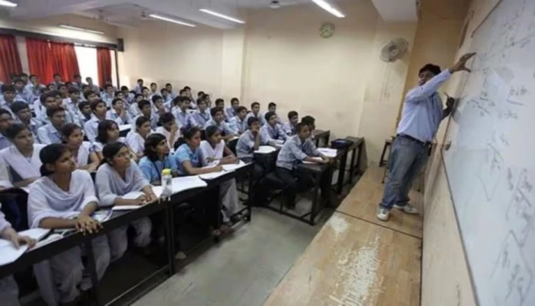 बंगाल: सरकारी शिक्षकों के प्राइवेट ट्यूशन पर शिकंजा, राज्य सरकार ने बिठाई जांच
