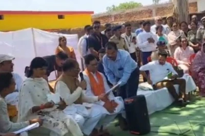 मुख्यमंत्री का जमीनी अंदाज: आम के पेड़ की छांव में खाट लगाकर लगाई चौपाल, की कई बड़ी घोषणाएं