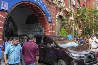 फिरहाद हकीम के इस्तीफे के बाद कोलकाता नगर निगम को नोटिस, बोर्ड भंग न करने का कारण पूछा