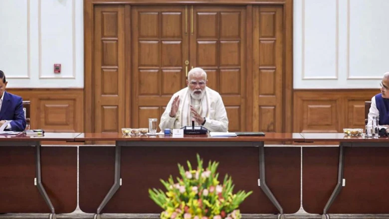 वैश्विक तनाव के बीच पीएम मोदी ने EAC-PM के साथ की अहम बैठक, अर्थव्यवस्था को रफ्तार देने पर मंथन