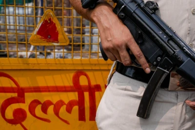 दिल्ली होटल अग्निकांड: फरार रसोइया पुलिस की गिरफ्त में, जांच में बड़े खुलासे की उम्मीद