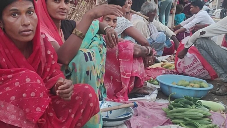 मजाक में लगी थी पहली हाट, अब हर गुरुवार हजारों का कारोबार — महिलाओं ने रची आत्मनिर्भरता की कहानी