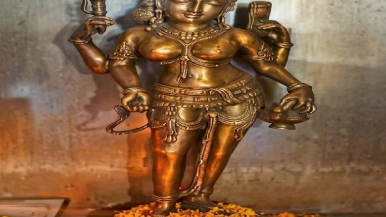 भोजशाला में पहली बार अष्टधातु की वाग्देवी प्रतिमा के समक्ष महाआरती, प्रशासन ने हटवाकर ज्योति मंदिर में रखवाई