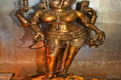 भोजशाला में पहली बार अष्टधातु की वाग्देवी प्रतिमा के समक्ष महाआरती, प्रशासन ने हटवाकर ज्योति मंदिर में रखवाई