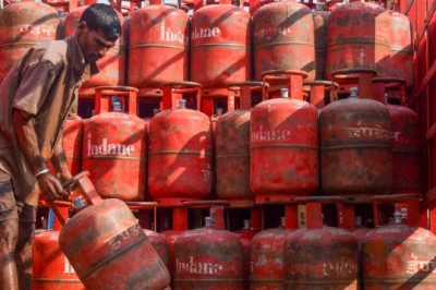 घरेलू LPG सिलेंडर ₹29 महंगा, जानिए आपके शहर में 14.2 किलो वाला गैस सिलेंडर अब कितने का