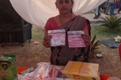 बहराइच की रीता देवी 22000 की मशीन से बना रहीं रूई की पूजा बत्ती, 10 रुपये के पैक से अच्छी कमाई
