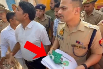 संभल: कसेरुआ में अवैध मस्जिद पर ध्वस्तीकरण के दौरान बरामद हुए 'आई लव मोहम्मद' के पोस्टर, FIR दर्ज