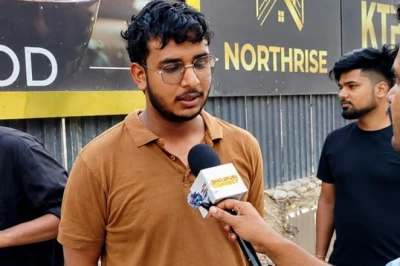ग्रेटर नोएडा के नॉलेज पार्क-3 में टूटी सड़कों और धूल से छात्र परेशान, बोले- इंटरव्यू तक पहुंचते-पहुंचते गंदे हो जाते हैं कपड़े