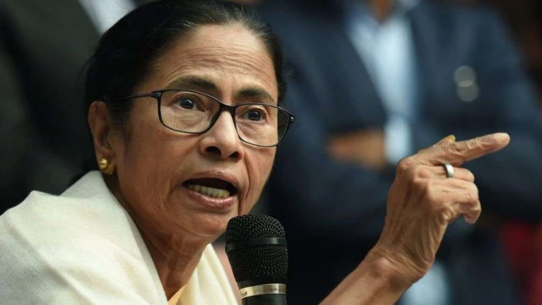 इंडिया ब्लॉक की बैठक से पहले दिल्ली पहुंचीं ममता बनर्जी, सांसदों की नब्ज टटोलेंगी टीएमसी नेतृत्व