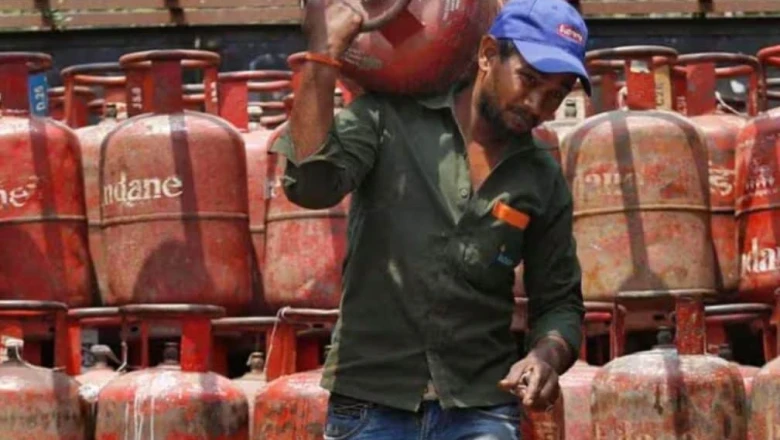रसोई गैस फिर महंगी, तीन महीने में दूसरी बार बढ़े दाम, अब इतने रुपये में मिलेगा एलपीजी सिलेंडर