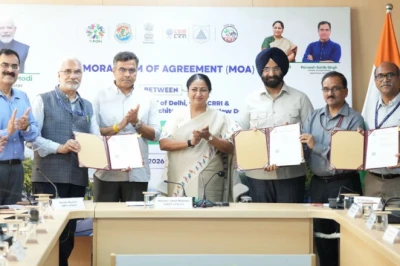 दिल्ली की सड़कें होंगी धूल-मुक्त, सीएम रेखा गुप्ता की नई पहल से मिलेगी साफ हवा