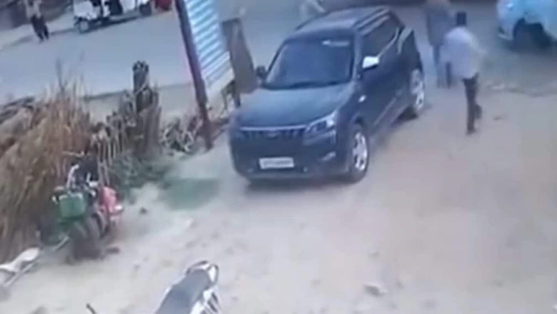 कार में पति के साथ थी प्रेमिका, इंतजार कर रही पत्नी ने देखते ही बोनट पर लगाई छलांग, फिर...