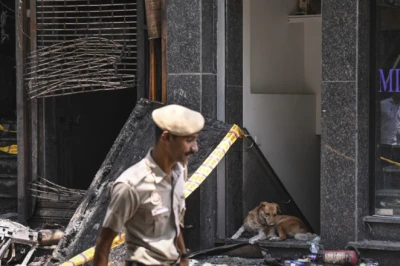 दिल्ली होटल अग्निकांड: 22 जिंदगियों को लीलने वाली आग आखिर लगी कैसे, शेफ ने बताई पूरी कहानी