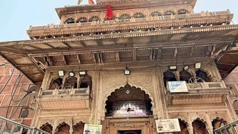 ग्राउंड रिपोर्ट: बांके बिहारी मंदिर के बाहर अचानक गिरा छज्जा, मच गई चीख-पुकार; लोग बोले- होते रहते हैं हादसे
