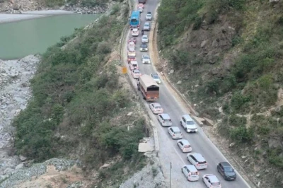 डलहौजी से मनाली तक पहाड़ों पर उमड़े सैलानी, ट्रैफिक जाम बना सिरदर्द