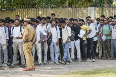 यूपी सिपाही भर्ती परीक्षा: दूसरे दिन 7.32 लाख अभ्यर्थी पहुंचे केंद्रों पर, नकल और फर्जीवाड़े पर हुई कई गिरफ्तारियां