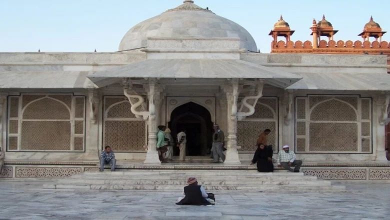 मन्नतों की दरगाह से बीरबल के घर तक, छुट्टियों में देखें फतेहपुर सीकरी की ये नायाब जगहें